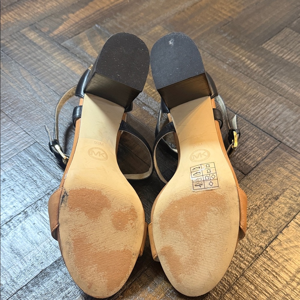 Michael Kors Colorblock Heels Tan Black Gold Logo Size 9.5 - Picture 6 of 10